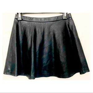 Faux-leather skater mini skirt